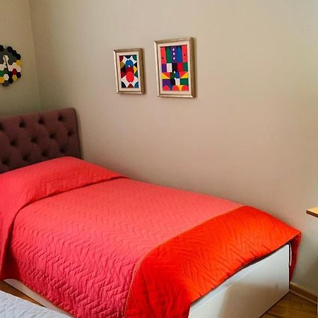 Central Comfy Apartment Tirana Esterno foto