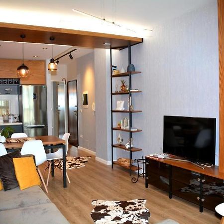 Central Comfy Apartment Tirana Esterno foto